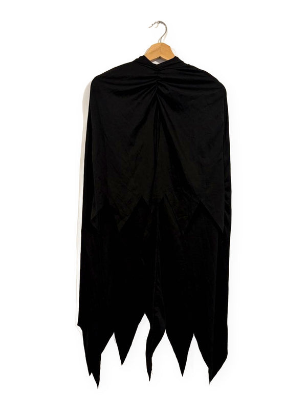 Capa negra con puntas
